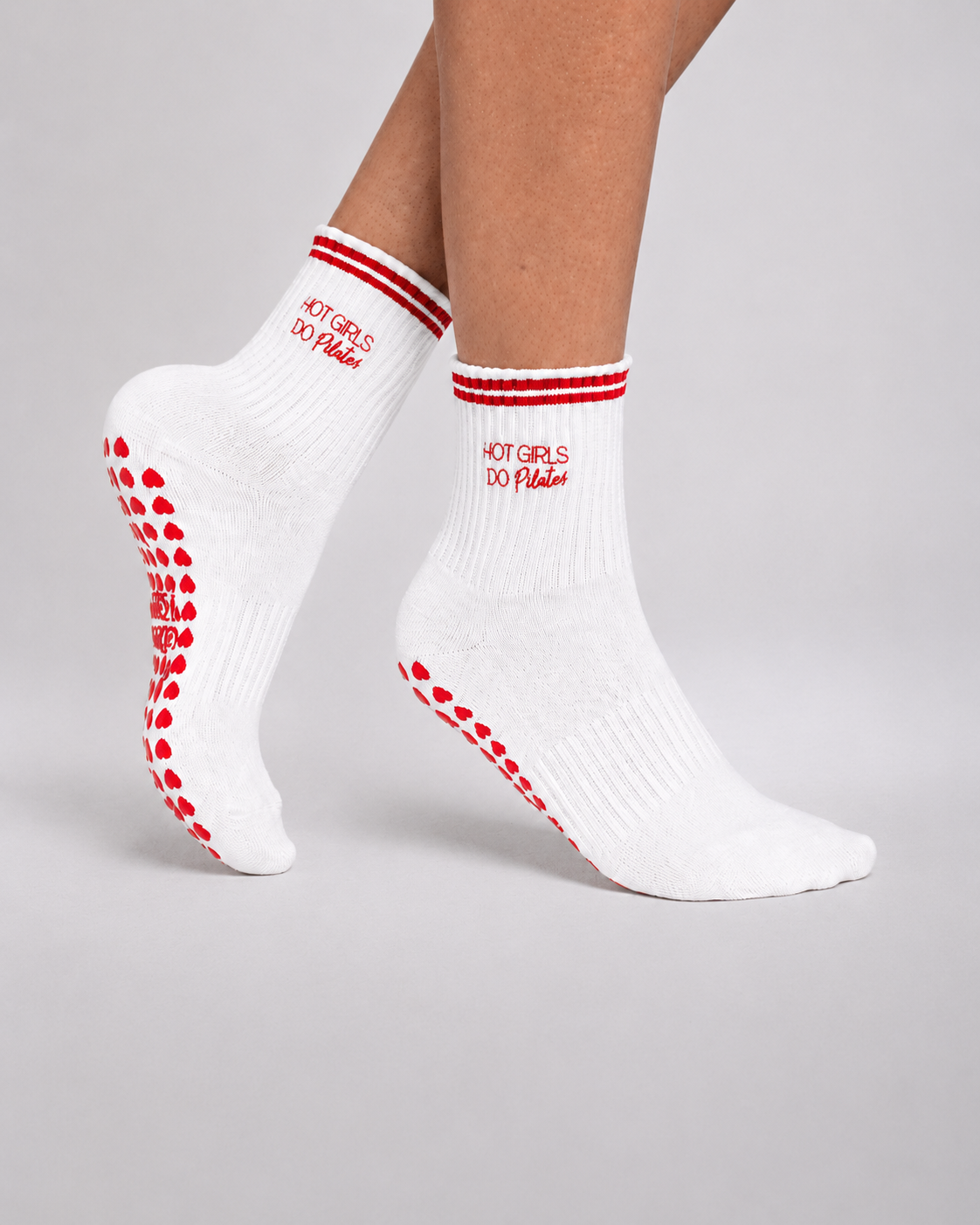 Hot Girls Do Pilates — Rutschfeste Pilates Socken mit Herz-Grip | Matcha Moves