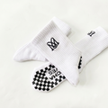 Matcha Moves Unisex Grip Socks Weiss — Schachbrett-Silikongrip Pilates Socken