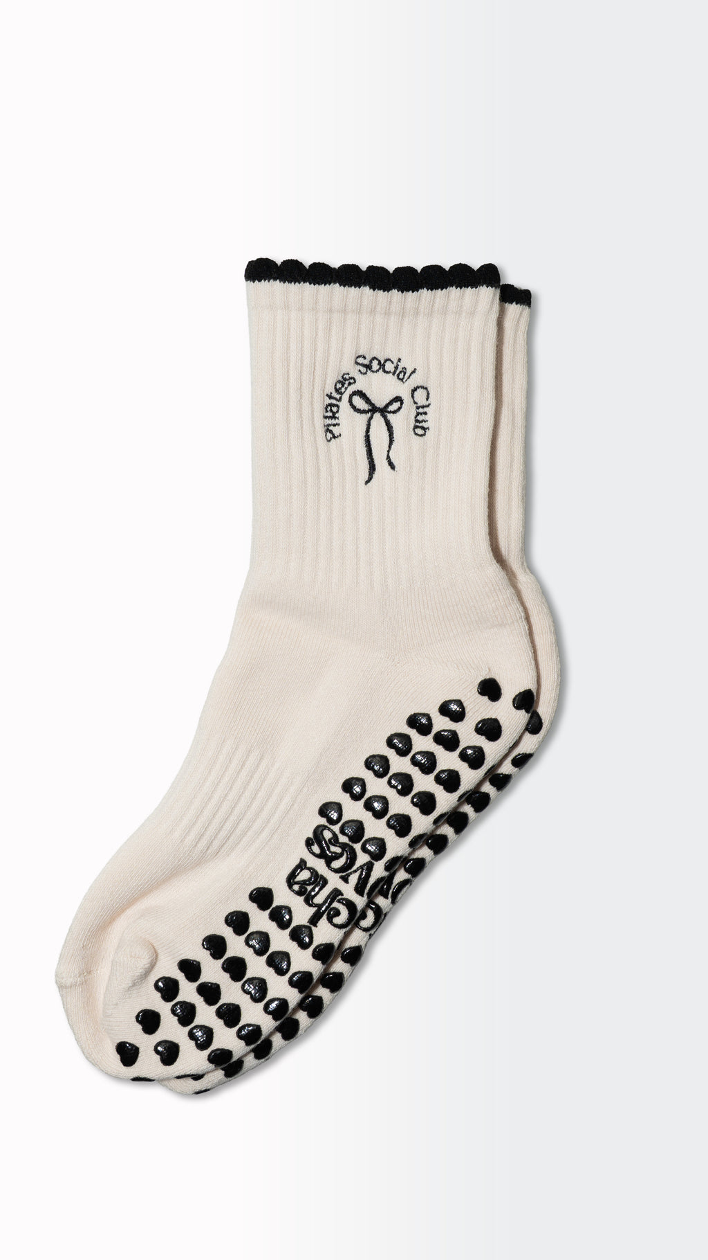 Pilates Social Club — Rutschfeste Pilates Socken mit Herz-Grip | Matcha Moves