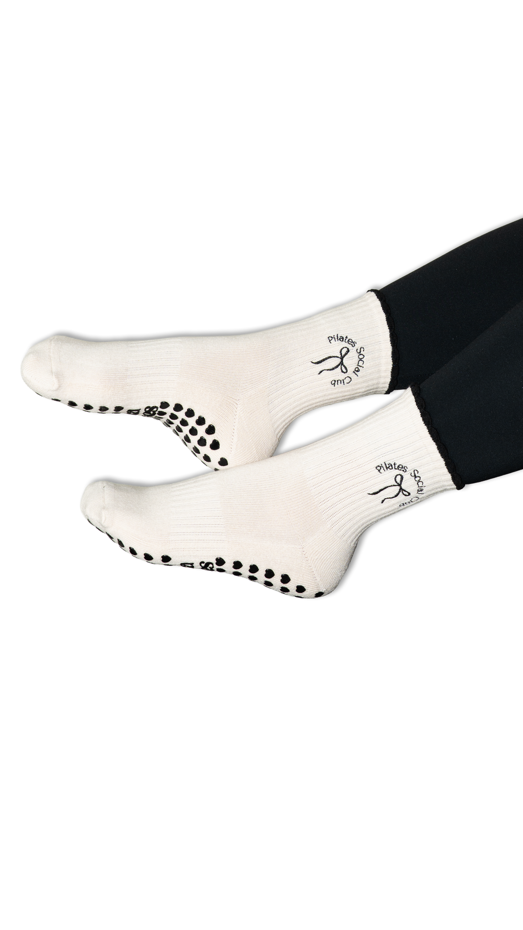 Pilates Social Club — Rutschfeste Pilates Socken mit Herz-Grip | Matcha Moves