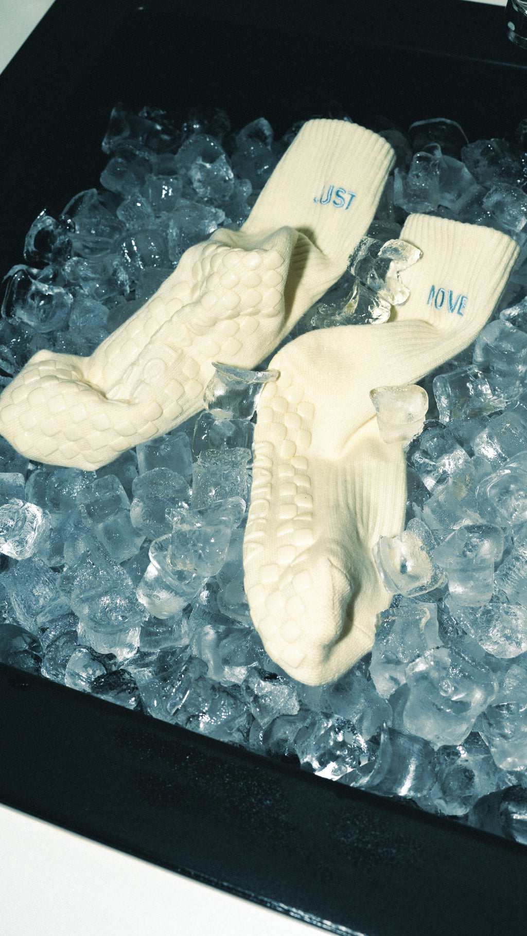 Just Move Socks — Rutschfeste Pilates Socken mit Schachbrett-Grip | Matcha Moves